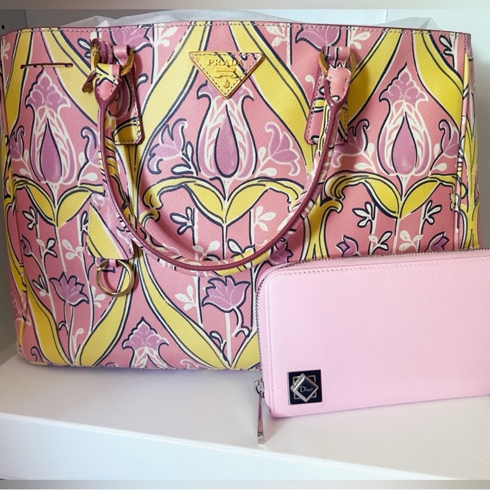 PRADA Limited edition runway bag - Picture 6 of 8